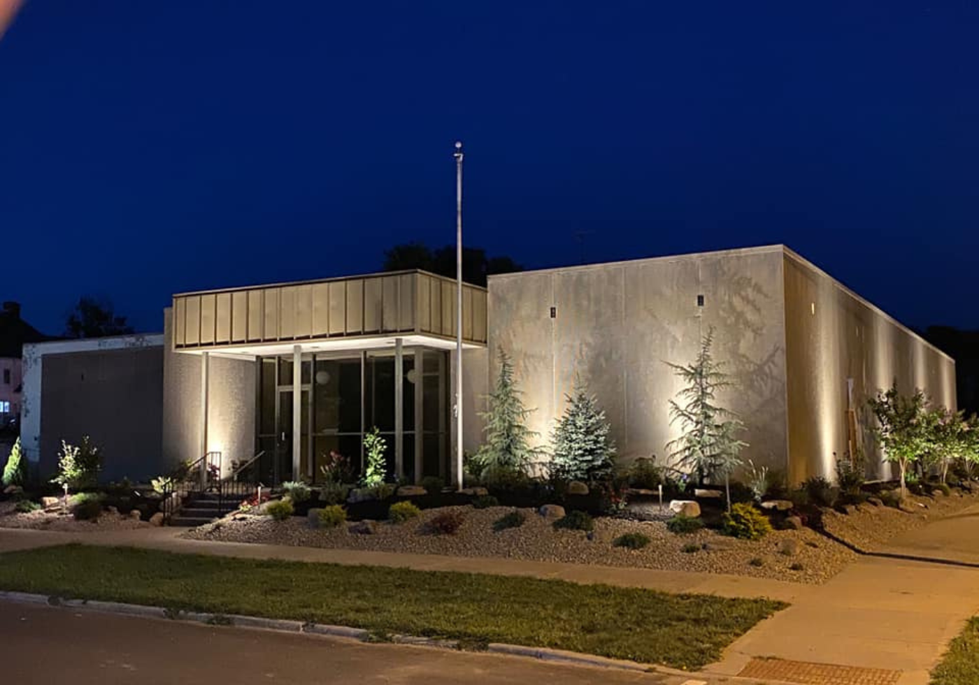 Commercial outdoor lighting on a municipal building - Haven Lighting